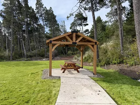 1431 37th St, Florence, OR 97439 photo 4