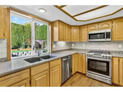 Kitchen - 535 NE 24th St, Gresham, OR 97030 photo 1 of 5