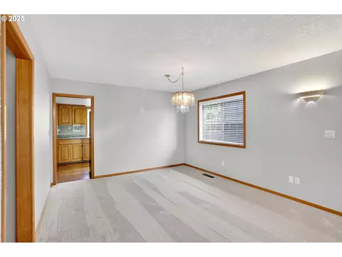 Living - 535 NE 24th St, Gresham, OR 97030 photo 6 of 7