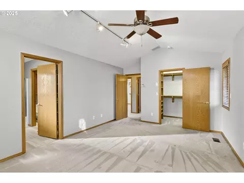Bedroom - 535 NE 24th St, Gresham, OR 97030 photo 1 of 10