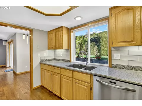 Kitchen - 535 NE 24th St, Gresham, OR 97030 photo 2 of 5
