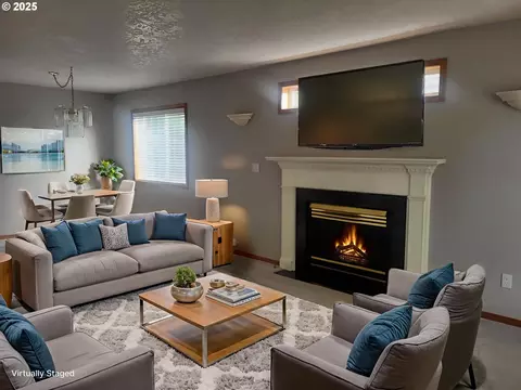 Living - 535 NE 24th St, Gresham, OR 97030 photo 5 of 7