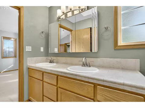 Bath - 535 NE 24th St, Gresham, OR 97030 photo 1 of 2