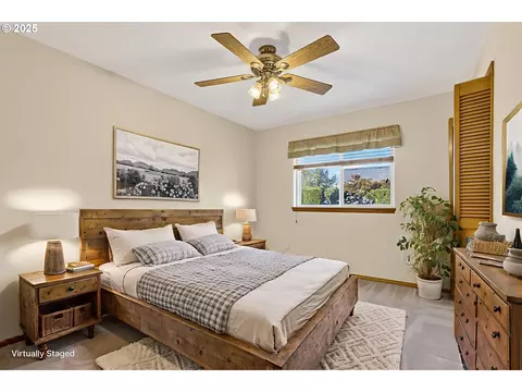 Bedroom - 535 NE 24th St, Gresham, OR 97030 photo 10 of 10