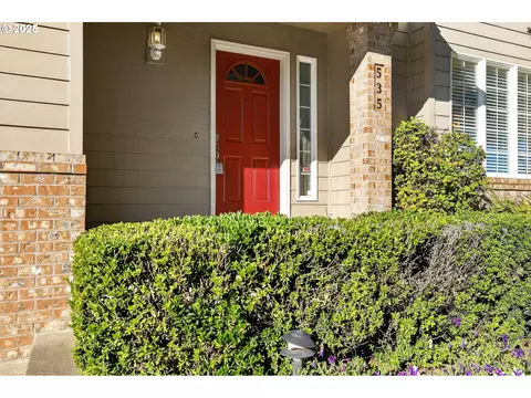 Exterior - 535 NE 24th St, Gresham, OR 97030 photo 4 of 9