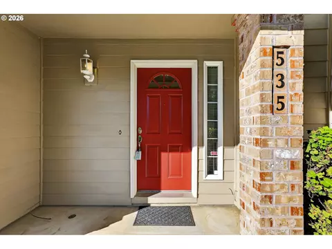 Entry Way - 535 NE 24th St, Gresham, OR 97030 photo 1 of 2
