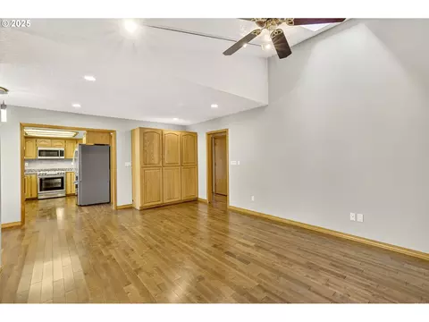 Living - 535 NE 24th St, Gresham, OR 97030 photo 2 of 7