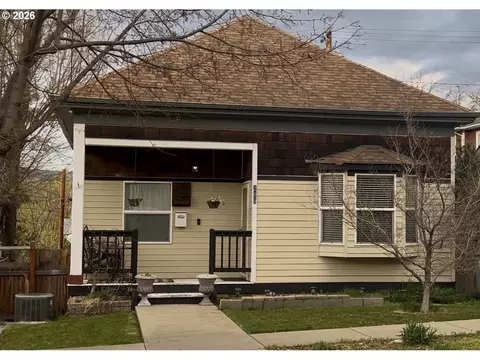 209 E 10th St, The Dalles, OR 97058