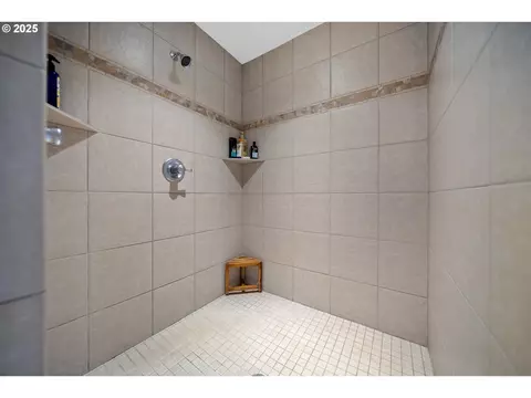 Bath - 7411 SE Cottrell Rd, Gresham, OR 97080 photo 4 of 6