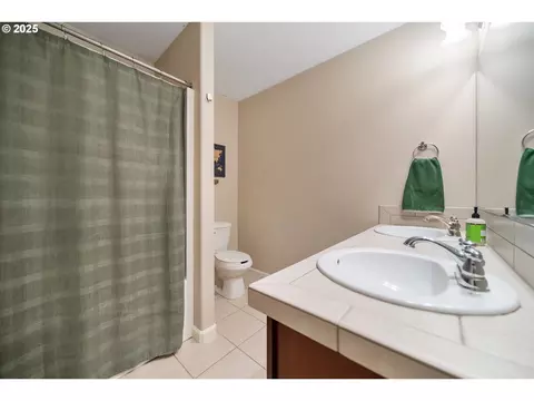 Bath - 7411 SE Cottrell Rd, Gresham, OR 97080 photo 5 of 6