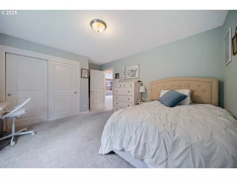 Bedroom - 7411 SE Cottrell Rd, Gresham, OR 97080 photo 3 of 6
