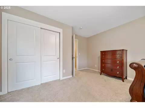 Bedroom - 7411 SE Cottrell Rd, Gresham, OR 97080 photo 6 of 6
