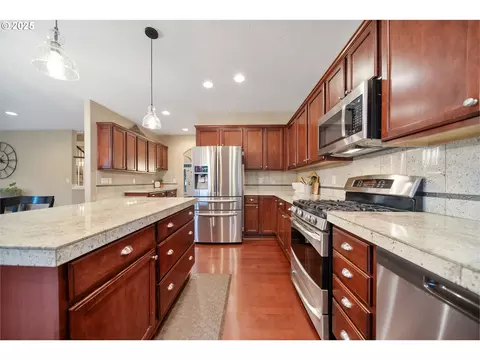 Kitchen - 7411 SE Cottrell Rd, Gresham, OR 97080 photo 2 of 3