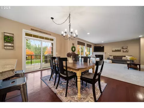 Dining - 7411 SE Cottrell Rd, Gresham, OR 97080 photo 2 of 3