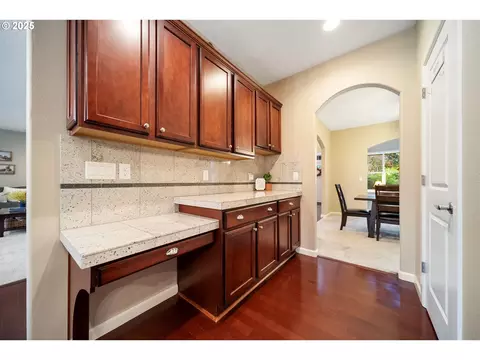 Kitchen - 7411 SE Cottrell Rd, Gresham, OR 97080 photo 3 of 3