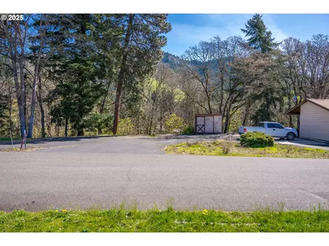 6 NE Stauch Ave #6, White Salmon, WA 98672