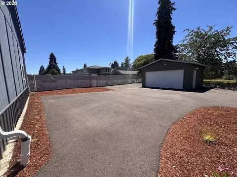 104 River Loop 1, Eugene, OR 97404 photo 2