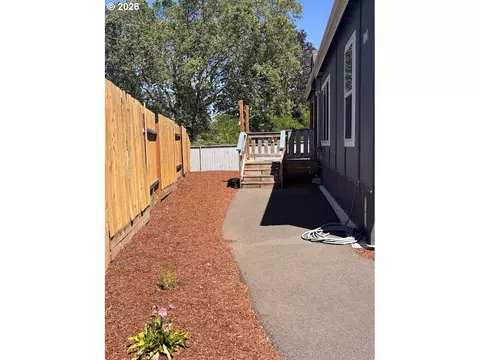 104 River Loop 1, Eugene, OR 97404 photo 4