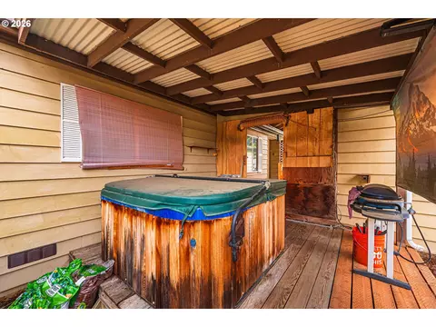 Exterior - 3086 Stapp Dr, Eugene, OR 97408 photo 7 of 7