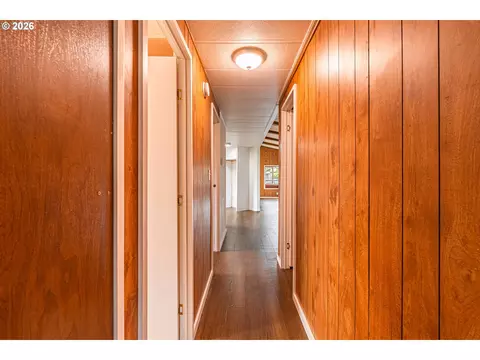Entry Way - 3086 Stapp Dr, Eugene, OR 97408 photo 2 of 2