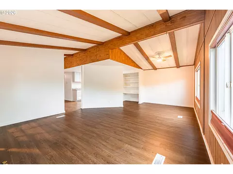 Living - 3086 Stapp Dr, Eugene, OR 97408 photo 2 of 3
