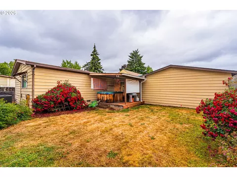 Exterior - 3086 Stapp Dr, Eugene, OR 97408 photo 2 of 7