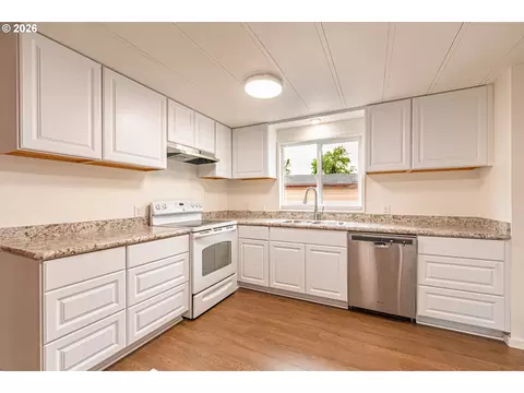 Kitchen - 3086 Stapp Dr, Eugene, OR 97408 photo 3 of 3