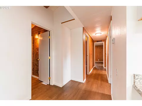 Entry Way - 3086 Stapp Dr, Eugene, OR 97408 photo 1 of 2