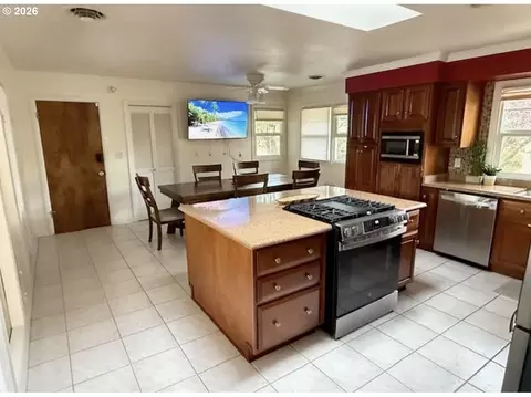 Kitchen - 2994 Dapple Way, Eugene, OR 97401 photo 1 of 1