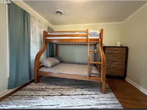 Bedroom - 2994 Dapple Way, Eugene, OR 97401 photo 2 of 3