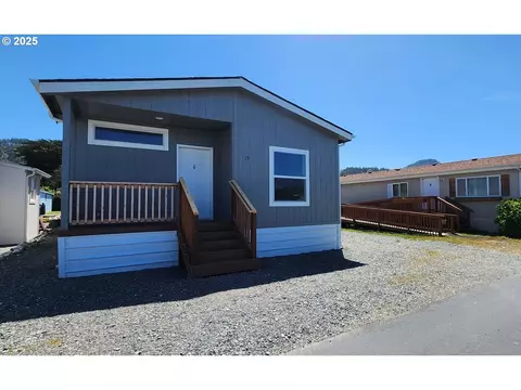 94120 Strahan St #15, Gold Beach, OR 97444