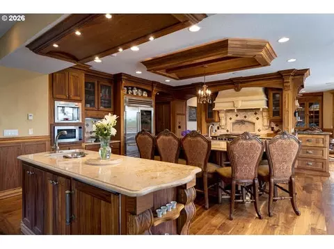 Kitchen - 600 SE Arrow Creek Ln, Gresham, OR 97080 photo 3 of 5