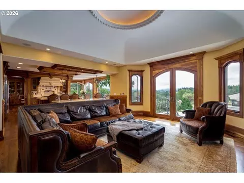 Living - 600 SE Arrow Creek Ln, Gresham, OR 97080 photo 2 of 3
