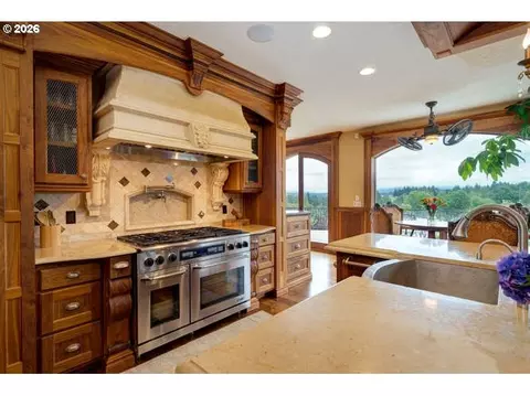 Kitchen - 600 SE Arrow Creek Ln, Gresham, OR 97080 photo 1 of 5
