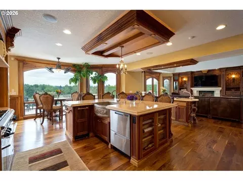 Kitchen - 600 SE Arrow Creek Ln, Gresham, OR 97080 photo 4 of 5