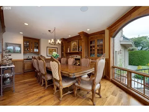 Dining - 600 SE Arrow Creek Ln, Gresham, OR 97080 photo 3 of 3