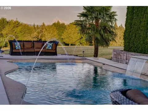 Exterior - 600 SE Arrow Creek Ln, Gresham, OR 97080 photo 5 of 12