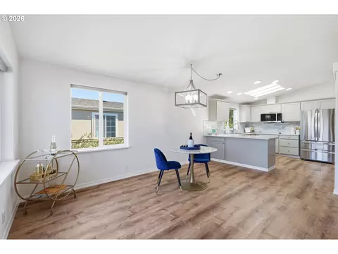 Dining - 4055 Royal Ave #14, Eugene, OR 97402 photo 3 of 4