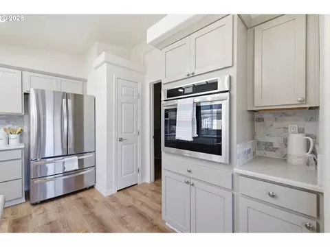 Kitchen - 4055 Royal Ave #14, Eugene, OR 97402 photo 5 of 5