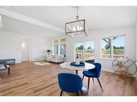Living - 4055 Royal Ave #14, Eugene, OR 97402 photo 5 of 5