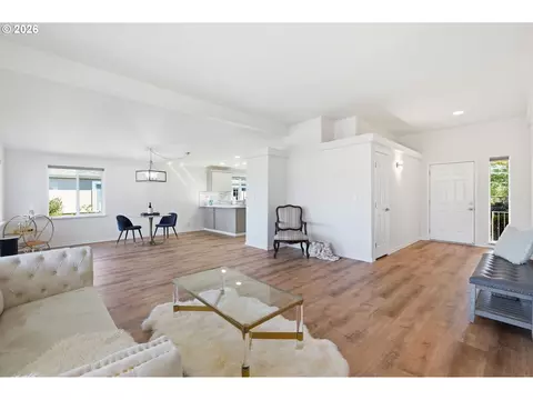 Living - 4055 Royal Ave #14, Eugene, OR 97402 photo 3 of 5