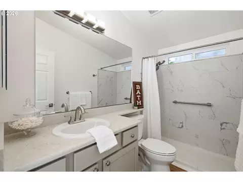 Bath - 4055 Royal Ave #14, Eugene, OR 97402 photo 1 of 6
