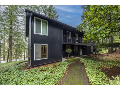 2671 Woodstone Pl, Eugene, OR 97405