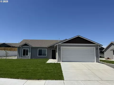 2838 Thrush St, Umatilla, OR 97882