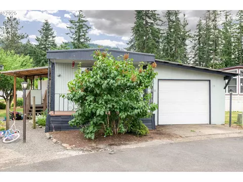 33838 E River Dr #23, Creswell, OR 97426