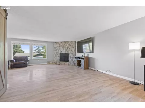 Living - 2951 NW Kent St, Camas, WA 98607 photo 3 of 5