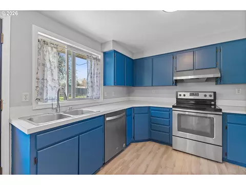 Kitchen - 2951 NW Kent St, Camas, WA 98607 photo 1 of 3