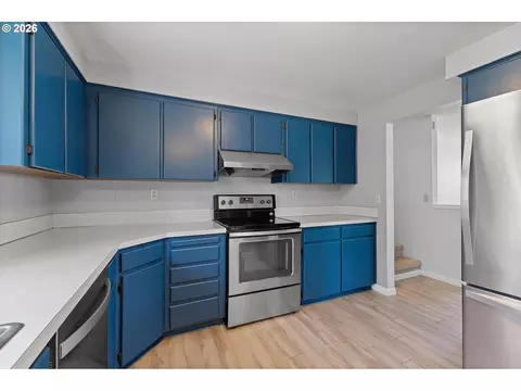 Kitchen - 2951 NW Kent St, Camas, WA 98607 photo 2 of 3