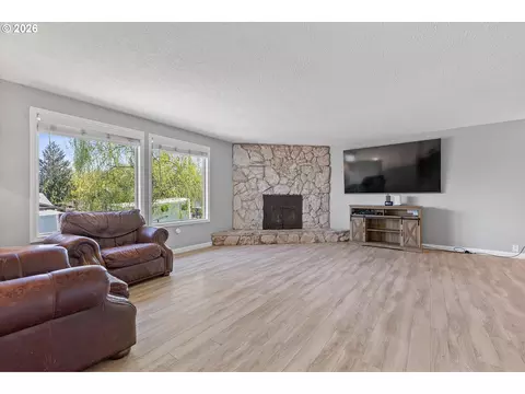 Living - 2951 NW Kent St, Camas, WA 98607 photo 2 of 5