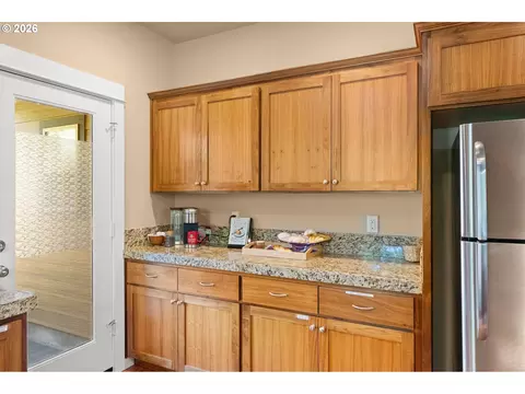 Kitchen - 1603 Chasa St, Eugene, OR 97401 photo 3 of 3